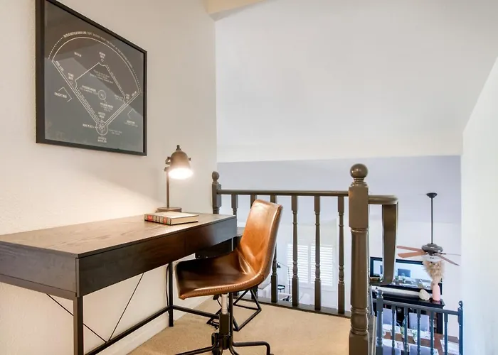 Upscale Abode: Walk To South Mountain Park Phoenix