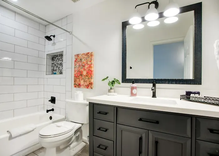 Upscale Abode: Walk To South Mountain Park * Phoenix