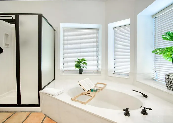 Villa Upscale Abode: Walk To South Mountain Park Phoenix