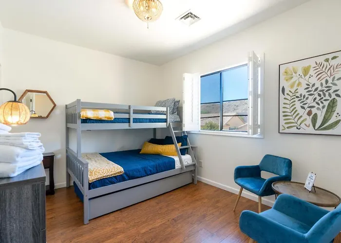 Upscale Abode: Walk To South Mountain Park *