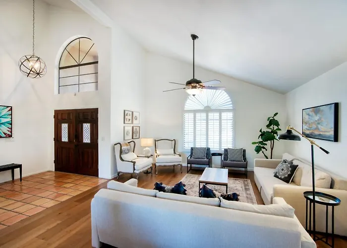 Upscale Abode: Walk To South Mountain Park Phoenix