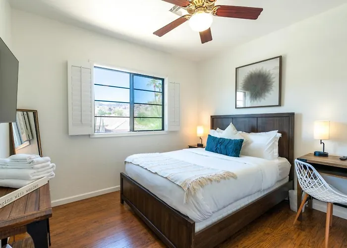 Upscale Abode: Walk To South Mountain Park Villa *