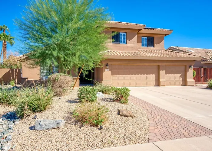 Villa Upscale Abode: Walk To South Mountain Park *