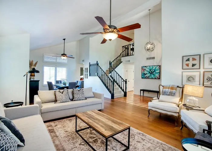 Upscale Abode: Walk To South Mountain Park *