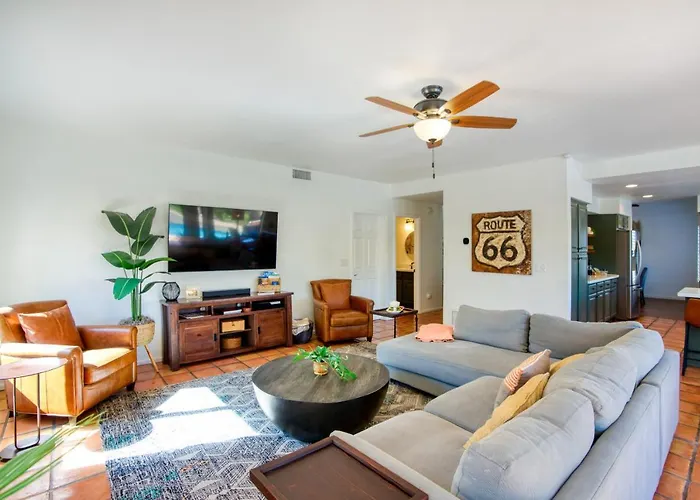 Upscale Abode: Walk To South Mountain Park Phoenix