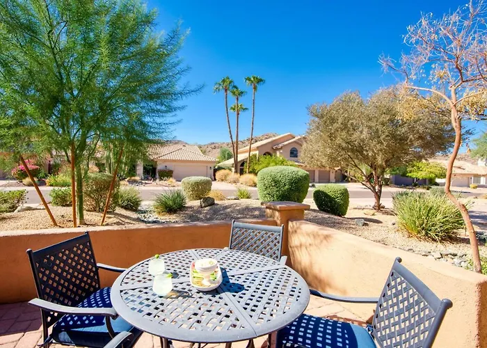 Villa Upscale Abode: Walk To South Mountain Park