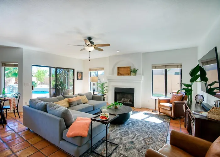 Villa Upscale Abode: Walk To South Mountain Park Phoenix